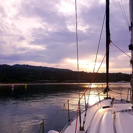 Botel Babasails